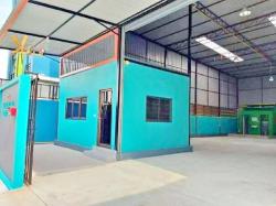 พร้อมออฟฟิศ วัดลาดปลาดุก  แจส กรีน วิลเลจ บางบัวทอง 2.3 กม.ให้เช่าโกดัง 236 ตร.ม.คลังสินค้า 2 น้ำ เดินทางสะดวก เลียบคลอง