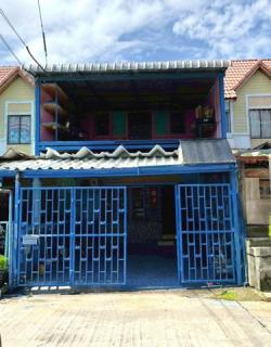 ขายบ้านนาป่าชลบุรีราคาถูก บ้านทาวน์เฮ้าส์ 2 ชั้นนาป่าชลบุรี หมู่บ้านแฟมิลี่แลนด์นาป่า บนเนื้อที่  20 ตรว