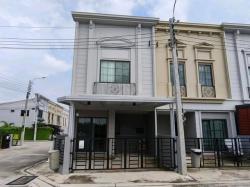 KT165 เช่า ทาวน์โฮม หลังมุม ตกแต่งสวยพร้อมอยู่ โครงการสิริเพลส เมกะบางนา เดินทางสะดวก