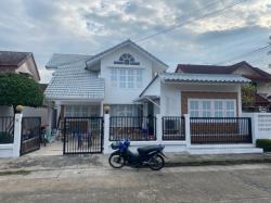 MT16ให้เช่าบ้านเดี่ยว 2 ชั้น หมู่บ้านสัมมากร ซอยรามคำแหง110 มีห้างแมคโครและตลาดสดอยู่หน้าหมู่บ้าน