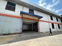 มหิดล ศาลายา 20 นาที วัดนราภิรมย์ 2.09 กม. วัดบางพระ 5.2กม. วัดบางแก้วฟ้า 1.1 กม.  เช่าโกดังโรงงาน คลองโยง 1,502 ตร.ม.ไฟฟ้า 3 เฟส 800 แอมป์