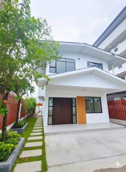 7-11 50ม. ใกล้ BTSอุดมสุข499ม. True Digital Park 600 ม. ให้เช่าบ้านเดี่ยว 2 ชั้น ทำเลสุขุมวิท 64–68 52ตร.วา  210 ตร.ม. 