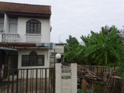 ทาวน์เฮ้าส์ 2 ชั้น ห้องมุม  40 ตารางวา หมู่บ้านบัวทองแลนด์ ติดถนนไทรน้อย