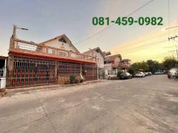 ขายและให้เช่าบ้านเดี่ยว 2 ชั้นนาป่าชลบุรี หมู่บ้านแฟมิลี่ปาร์ค พร้อมเฟอร์นิเจอร์ เดินทางเข้าออกสะดวก ใกล้นิคมอมตะ ใกล้โฮมโปรอมตะ