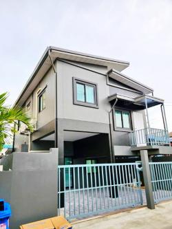 MRT ศรีด่าน 900 ม. 4 นอน แจส เออเบิร์น ศรีนครินทร์ 1 กม.ให้เช่าบ้านเดี่ยว บ้านใหม่ 2 ชั้น พร้อมเฟอร์ฯ 