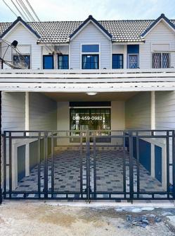 ขายทาวน์เฮ้าส์สองชั้นนาป่าชลบุรี ม.แฟมิลี่แลนด์นาป่า ทาวน์เฮ้าส์สองชั้น พื้นที่ 16 ตรว.  2 ห้องนอน 1ห้องน้ำ