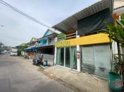ขายทาวน์เฮ้าส์ 2 ชั้น หมู่บ้านพฤกษา 15 ตำหรุ -บางพลี เนื้อที่ 18 ตร.ว ต่อเติมเต็มพื้นที่ ทำเลดี 