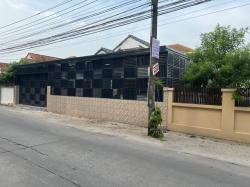 บ้านเดี่ยวทำเลดี เช่าบ้านแถวหนองยายบู่  ใกล้มอเตอร์เวย์ในนิคมอุตสาหกรรมศรีราชา