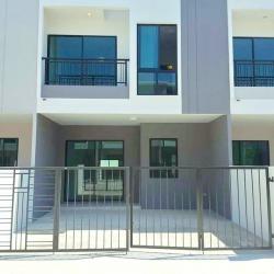 ฟิวเจอร์พาร์ค  ให้เช่าคฤหาสน์ 2 ชั้น รังสิต 2.5กมม. 4ห้องนอนพร้อมเฟอร์ฯ 19ตร.วา. 190ตร.ม. 2 น้ำ กรุงเทพ รังสิต 2.9 กม.โรบินสัน เซนทรัล