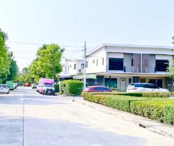 พร้อมเฟอร์ฯ วิวสวน  อิมแพ็ค อารีน่า ลดครั้งที่3 โรบินสัน ศรีสมาน 2.7 กม. ทาวน์โฮม 2 ชั้น ห้องหัวมุม 28 ตร.วา.  MRT แจ้งวัฒนะปากเกร็ด 28