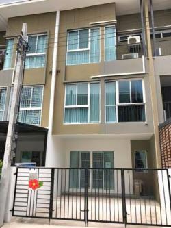 ให้เช่าทาวน์โฮม3ชั้น 25ตรว. อยู่ถนน รามอินทรา127 ใกล้บิ๊กซีสุวินทวงศ์ ทางออกไปฉะเชิงเทราได้
