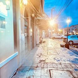 ให้เช่า อาคารพาณิชย์ 3 ชั้นพร้อมเฟอร์ฯ 3 นอน 3 น้ำ ทำเลดี ติดถนนใหญ่ เวนิส ดิ ไอริส 200 ม.เหมาะกับร้านเบเกอร์รี่ ไอศรีม ร้านกาแฟ ถ.วัชรพล