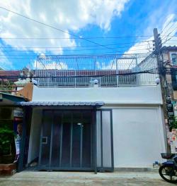 MRT ห้วยขวาง 500ม. ประชาราษฏร์บำเพ็ญ 11-18 ตลาดสดห้วยขวาง 1.4 กม.ทาวน์เฮ้าส์ 2 ชั้น รีโนเวทใหม่ แหล่งช้อปปิ้ง  หาของกินง่าย เดินทางสะดวก 