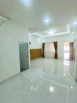 Central EastVille4.45กม.โรงเบียร์เยอรมันตะวันแดง รามอินทรา 190ม.MRT วัชรพล ให้เช่าทาวเฮ้าส์ 2 ชั้น  รร.นานาชาติกีรพัฒน์ 600 ม. 2นอน 