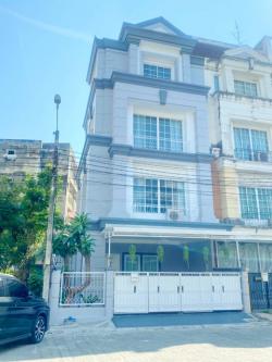 ซ.ลาซาล 40-42 MRT ศรีลาซาล 1.5กม.ให้เช่าทาวน์โฮมสุดหรู 4 ชั้น หลังมุม 30ตร.วา. ลาซาล อเวนิว 900 ม. แหล่งช้อปปิ้ง