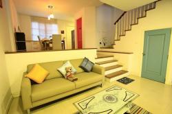 ให้เช่าทาวโฮม3 ชั้นใกล้โรงเรียนเลิศหล้า, โรงเรียนนานาชาติกีรพัฒน์, โรงเรียนบดินทร์เดชา 2 เล่นระดับ หมู่บ้าน PLUS CITY PARK ซอยนวลจันทร์ 32