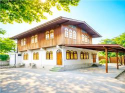 เพชรเกษม48-58 ให้เช่าบ้านไม้ไทย ติดคลองบางจาก  MRTภาษีเจริญ 700ม. จอดรถ 15–20คัน  เข้าซอย400ม  250 ตารางวา  1,000 ตร.ม.