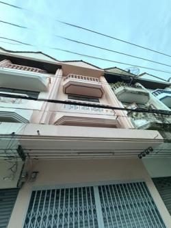 อาคารพาณิชย์ 4ชั้น ให้เช่าถนน เสรีไทย รามอินทรา ติดกับหมู่บ้านอารียา