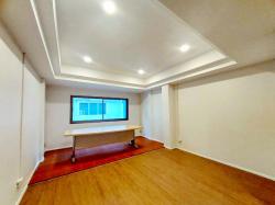 ถ.เสรีไทย79-85 ทาวน์โฮม 4 ชั้น  สวนสยาม นิคมบางชัน 1กม.  รีโนเวทใหม่ ใกล้ MRT ราษฎร์พัฒนา 900 ม. 18 ตร.ว. 250ตรม.  