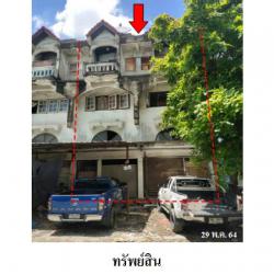 ขายอาคารพาณิชย์ 3.5 ชั้น 2 คูหา เขตมีนบุรี กรุงเทพฯ  ถนนเสรีไทย