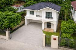 ซีคอนสแควร์ ศรีนครินทร์ 4 กม.ARLบ้านทับช้าง 2.5กม. อ่อนนุช73 สุขุมวิท77 3นอน ให้เช่าบ้านเดี่ยวหรู 2 ชั้น 55ตร.ว. 