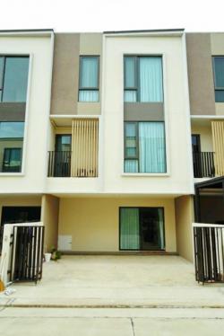 เฟอร์นิเจอร์ครบ MRT ศรีแบริ่ง 2.4 กม. 3นอน ให้เช่าทาวน์เฮ้าส์ 3 ชั้น 20 ตร.ว. 240 ตร.ม.4 น้ำ