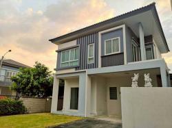 ให้เช่าบ้านเดี่ยวหลังมุม3 ห้องนอน 3 ห้องน้ำ เฟอร์นิเจอร์ครบ  หมู่บ้านอิคอนเนเจอร์ รามอินทรา 109 ไม่รับจดทะเบียนบริษัท ไม่รับสัตว์เลี้ยง