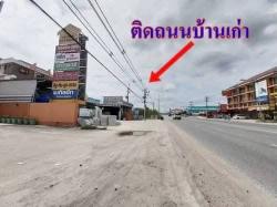 Vายที่ดินพร้อมร้านวัสดุก่อสร้าง เขตพานทอง ติดริมถนนใหญ่  1  ไร่  3  งาน  66  ตารางวา