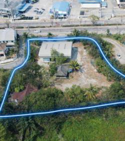 ที่ดินพร้อมสิ่งปลูกสร้าง 3 อาคาร หน้ากว้าง ติดถนนหลัก แปลงใหญ่  รถเข้าออกสะดวก