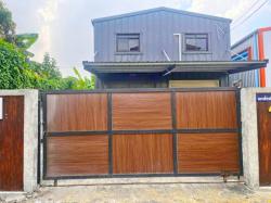 ให้เช่าโกดังพร้อมออฟฟิศ โชคชัย 4 ซอย 60-74  MRTโชคชัย 4 2.5 กม.  1 นอน 2 น้ำ ใกล้รร.สตรีวิทยา 2 700 ม. 65 ตร.ว. 270 ตร.ม..อาคาร 2 ชั้น