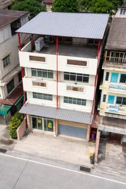 ตลาดทุ่งมังกร 600 ม.17 ตร.ว. 220 ตร.ม.ตลิ่งชัน บนถนนบรมราชชนนี52-56 สายใต้ใหม่ 900 ม.อาคารพาณิชย์ให้เช่า 3.5 ชั้น 2 นอน 3 น้ำ  