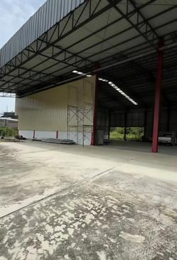 ให้เช่าโกดังศรีราชาชลบุรี ให้เช่าโกดัง 1,000ตรม. ในเนื้อที่2ไร่กว่า ใกล้มอเตอร์เวย์ หมายเลข7 พร้อมเข้าอยู่ โครงสร้างรองรับเครนได้