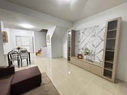 ขายบ้านแฟมิลี่ซิตี้พานทอง ทาวน์เฮ้าส์  18 ตรว. 2 นอน 2 น้ำ ติดพื้นที่เขตโรงงานอุตสาหกรรม นิคมอมตะซิตี้ชลบุรี 