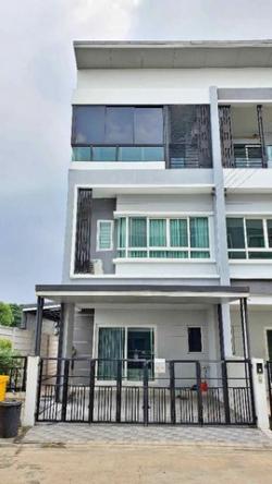 ให้เช่าทาวโฮมหลังมุม 3ชั้น  เดอะริคโค้ ทาวน์ วัชรพล  ใกล้ทางด่วนสุขาภิบาล 5 ,ห้าง Pleanary Mall , Big C ,  Fashion , ตลาดถนอมมิตร