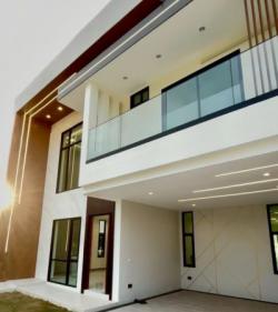 บ้านใหม่ 2 ชั้น สไตล์โมเดิร์น ใกล้สนามบิน แหล่งชุมชน ฟรีติดแอร์ทุกห้อง ติดวงแหวนรอบสอง รถไม่ติด