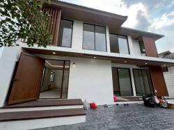 บ้านเดี่ยว ปรีดีพนมยงค์ 42 สไตล์มินิมอล พื้นที่ 79 ตร.ว.