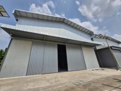 ให้เช่าโกดัง ขนาด 400 ตารางเมตร ซอยลาดกระบัง 14/1 สูง10-12 เมตร ใกล้สนามบินสุวรรณภูมิ