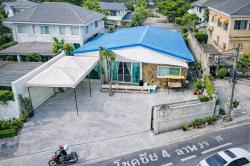 ใกล้MRT ลาดพร้าว 71 900 ม.และเซ็นทรัล อีสต์วิลล์ 55 ตร.ว.220 ตร.ม.บ้านเดี่ยว ออกแบบฟังก์ชันลงตัว 2 นอน 2 น้ำ