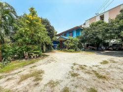 ขายที่ดิน พร้อมบ้าน บางแสน ใกล้ ม.ลัยบูรพา เหมาะทำหอพัก อพาร์ทเม้นท์ TP-L1895