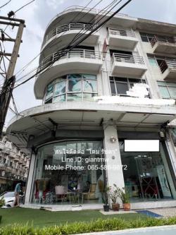 ตึก ให้เช่าอาคารพาณิชย์ 4.5 ชั้น (ห้องมุม) 2 คูหาติดกัน เนื้อที่ 30.1 ตร.ว. พื้นที่ใช้สอย 600 ตร.ม. โดยในตัวอาคารมีชั้นลอยที่ต่อเติมในอาคารต่อเติมแล้ว) และมีระเบียงด้านนอกในบริเวณชั้น 3 & 4 31 ตร.วา  70000 บาท. ใกล้กับ ตลาดเอี่ยมสมบัติ และห่างรถไฟฟ้า