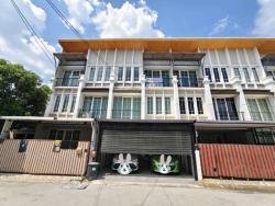 ทาวน์โฮม 3 ชั้น หลุดมาเพียง 1 หลังเท่านั้น!!!โกลเด้นทาวน์ 2 ปิ่นเกล้า–จรัญสนิทวงศ์ ทำเล ต้นโครงการ เข้า-ออกสะดวก บ้านตกแต่ง สไตล์มินิมอล   