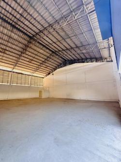 ให้เช่าโกดัง 400 ตารางเมตร ถนนเทพารักษ์ กม.26 ตำบลบางเสาธง อำเภอบางเสาธง เหมาะแก่การทำโรงงาน ขนาดเล็ก และคลังสินค้า