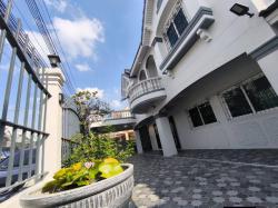 ให้เช่าบ้านเดี่ยว 72 ตารางวา 6 ห้องนอน 3 ห้องน้ำ  สุขุมวิท 101/1 รับชาวต่างชาติ จดทะเบียนใด้