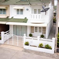 ทาวน์เฮาส์ให้เช่า 2 ชั้น 3นอน 2น้ำ  บิ๊กซี รังสิต-นครนายก 700ม.  ตลาดคลอง 4 1.2 กม.   สนามกอล์ฟกรุงกวีและคันทรีคลับ ธัญญะคลอง 4  