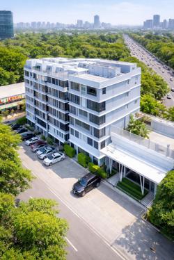  ทำเลพระราม 9 ใกล้ทางด่วน ศูนย์วิจัย อาคารพร้อมลิฟต์ ใกล้ MRT วัดพระราม 9 300 ม.อาคารสำนักงาน 6 ชั้น 6 นอน 6 น้ำ  900 ตร.ม.