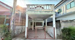 หมู่บ้านเพชรทวี ทาวน์โฮม 2 ชั้น ซอยเพชรบ้านสวน 13  ถนนเพชรบ้านสวน - สุขุมวิท ชลบุรี -	ราคาพิเศษสุด ทำเลใจกลางเมือง 