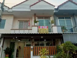 ขายด่วน ทาวเฮ้าส์ 2 ชั้น 21 ตร.วา พร้อมอยู่ หมู่บ้านรุ่งเรืองวิลล่า  ประชาอุทิศ 90 ถนนบ้านคลองสวน  พระสมุทรเจดีย์ สมุทรปราการ    ZTK330
