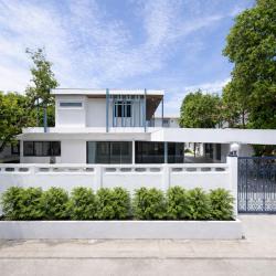  คฤหาสน์ 200 ตร.ว.  MRT สุทธิสาร 900 ม.  5นอน 5คัน  4น้ำ ใกล้ MRTรัชดาภิเษก 400 ม. เซ็นทรัลพระราม9 บ้านเดี่ยว 2 ชั้น ถนนรัชดาภิเษก17-21