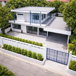 ถนนรัชดาภิเษก17-21 เซ็นทรัลพระราม9 บ้านเดี่ยว 2 ชั้น MRT สุทธิสาร 900 ม.5นอน 5คัน  4น้ำ ใกล้ MRTรัชดาภิเษก 400 ม.  คฤหาสน์ 200 ตร.ว.   