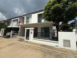 ให้เช่าบ้านเดี่ยว 2 ชั้น 3 นอน โครงการ ออร่า Aura รามคำแหง 94 ใกล้รถไฟฟ้า MRT สัมมากร เฟอร์นิเจอร์ครบ